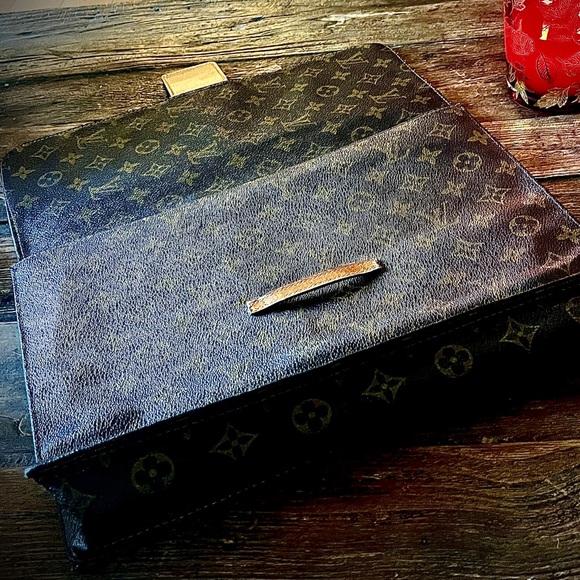 VINTAGE LV LAPTOP CLUTCH - Picture 4 of 8